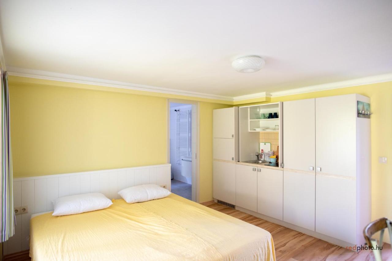 Zefir Apartments Balatonfured Exterior photo